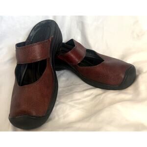 Keen Women’s 8.5 Mary Jane Leather Clogs Slip On Comfort Shoes Burgundy EU 39